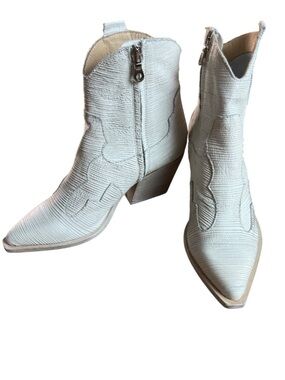 ZIGI Yuliana Western Boot- Off White Leather - 39 EU - 9 US
